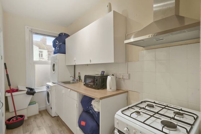 Flat to rent in Burnaby Road, Southend-On-Sea