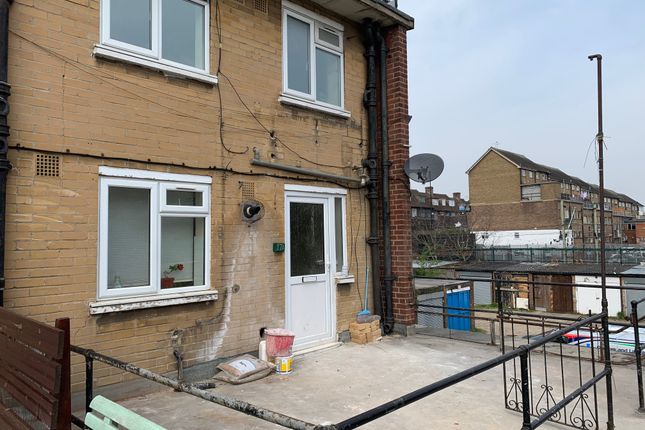 17, Tadworth Parade, Hornchurch photo 2