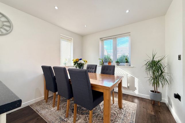11 Wincombe Road, Swindon photo 4