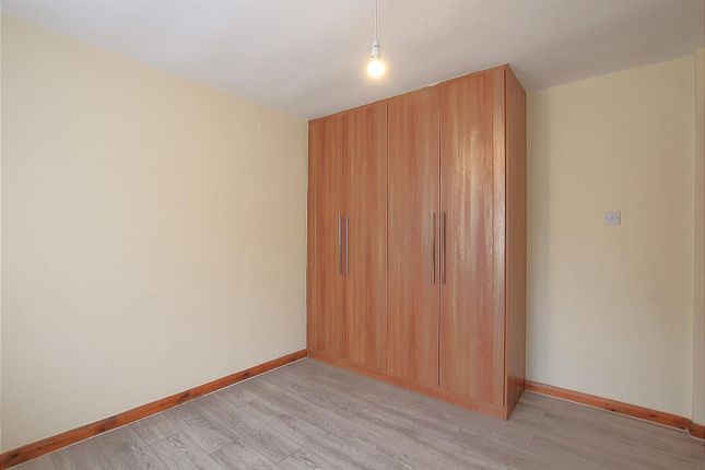 ANNEXE AT R/O, 182 Ash Grove, Heston photo 4
