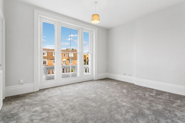 Thumbnail Flat for sale in The Barons, Twickenham