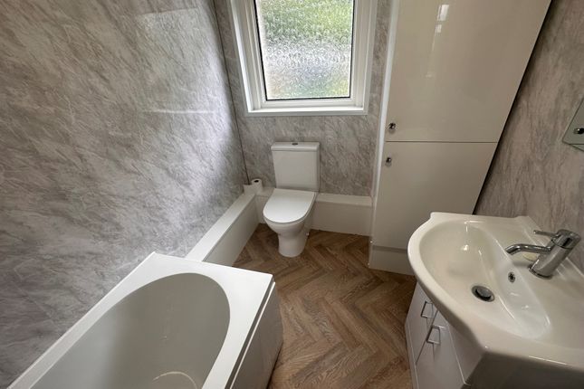 28, SWANSEA photo 5