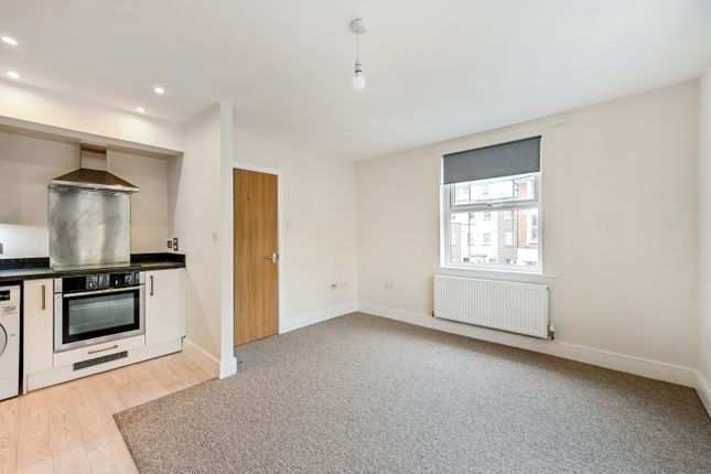 Flat 5, City House, Winchester photo 4