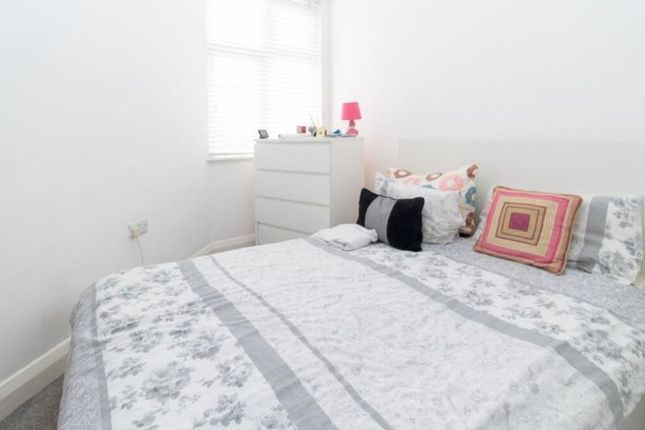 Flat 2 Ranelagh Court, Glendale Avenue, Edgware, Middlesex, HA8 8HP photo 2