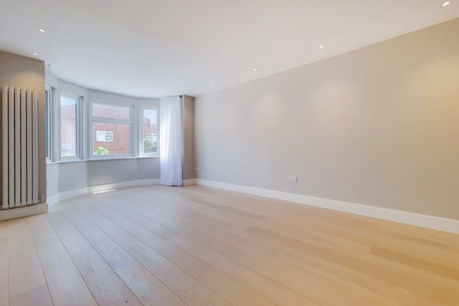 Thumbnail Triplex to rent in The Drive, Golders Green