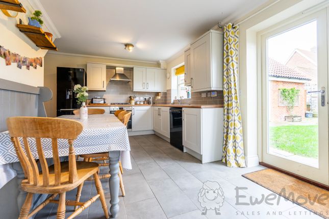 15, Heron Rise, Wymondham photo 4