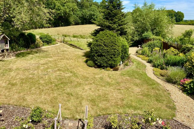 End Cottage, 102, The Green, Great Cheverell photo 2