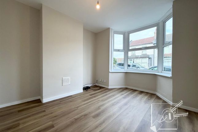 9, Oak Road, Greenhithe photo 2