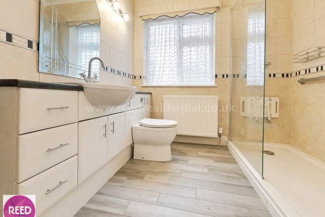 221, Westbourne Grove, Westcliff On Sea photo 4