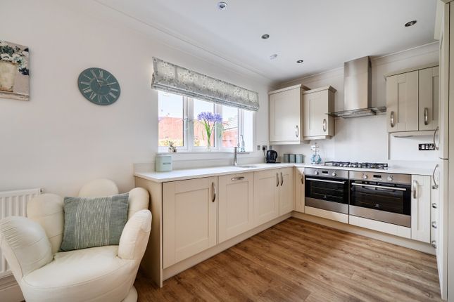 34, Langley Grove, Tewkesbury photo 2