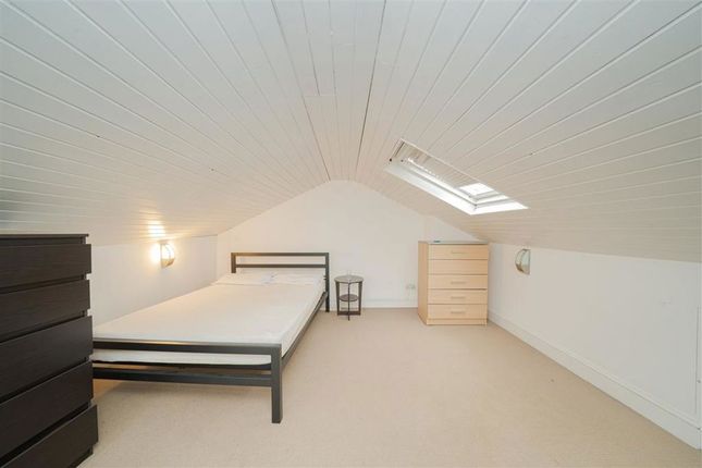Flat 4, 11, Gloucester Road, London photo 4