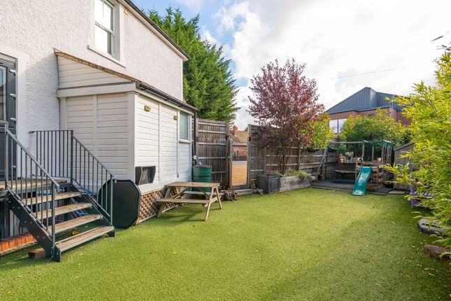 52 St. Johns Road, Redhill photo 2