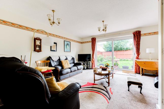 6, Barth Close, Great Oakley photo 2