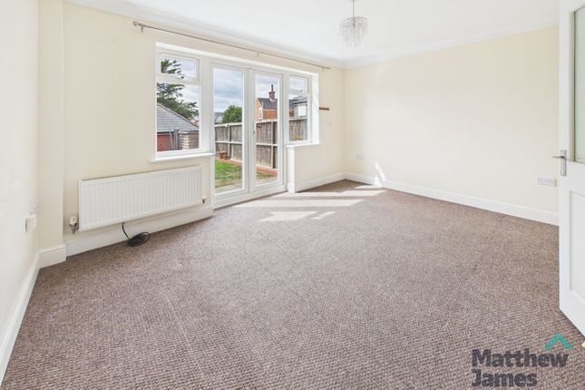 1 Harwich Grove, Colchester photo 3