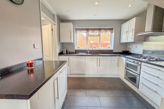 1, Barnwell Drive, Hockley photo 4