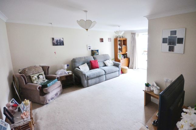 Flat for sale in Paynes Park, Hitchin