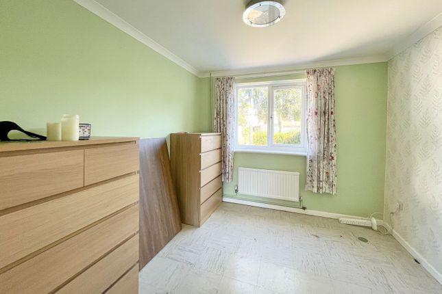 3, Stratton Walk, FARNBOROUGH photo 4