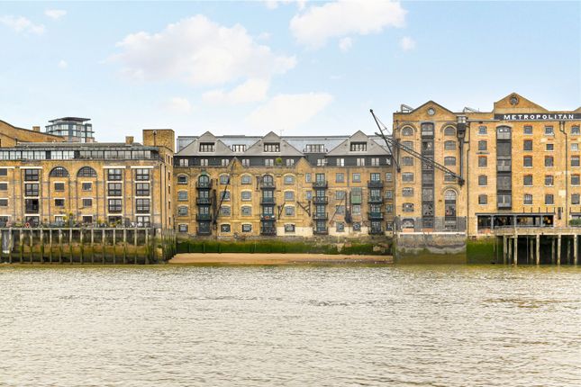 Flat for sale in Great Jubilee Wharf, 78 Wapping Wall, London