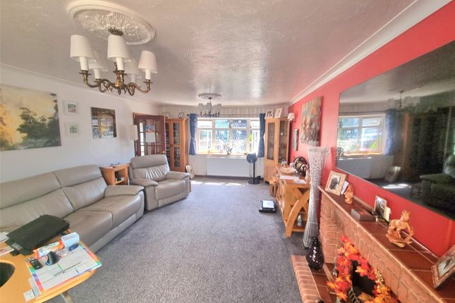64B,, Sutton Court Drive, Essex photo 4