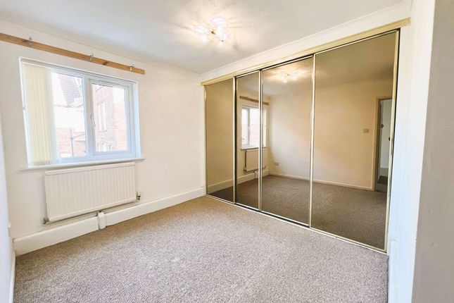 Flat for sale in Regents Court, Shakespeare Road, Bedford