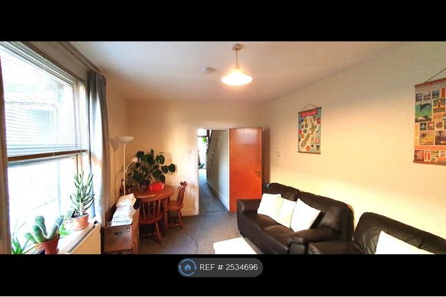 Lounge - Photo 1