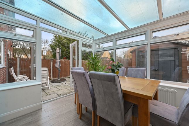 11 Twickenham Gardens, Harrow photo 3