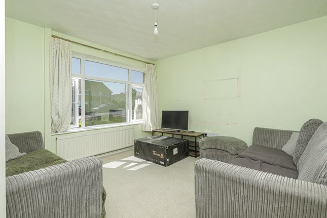 19, Long Meadow Way, Kent photo 2