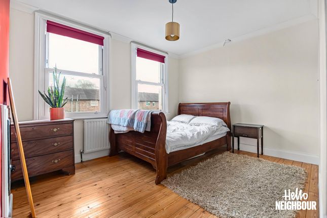 Flat to rent in Tree Road, London