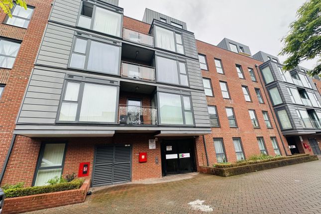 Flat for sale in Zenith Close, London