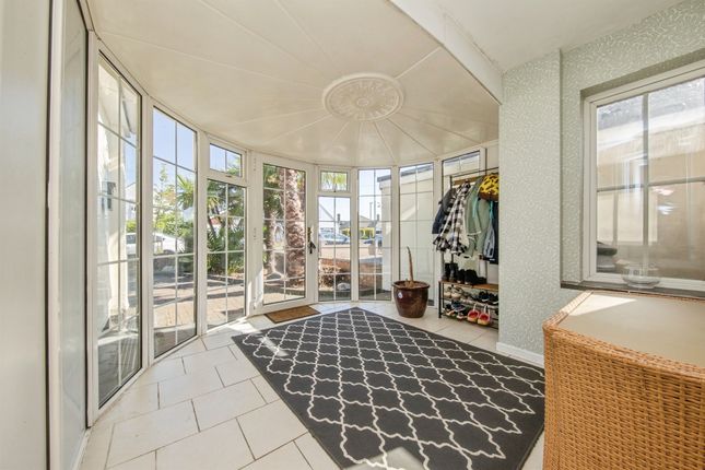 37, Tudor Green, Clacton-On-Sea photo 4