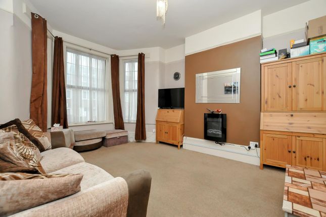 77, Darenth Road, London photo 2