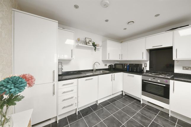 Flat 12, Cromwell House, Ruislip photo 2