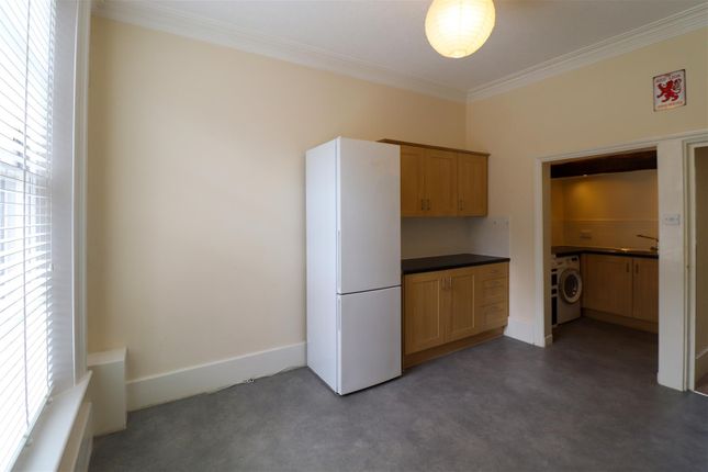 Flat to rent in High Street Back, Ely