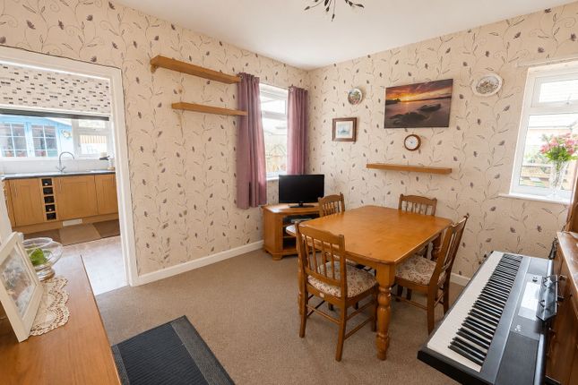 6, Southlands Grove, Bradford photo 3