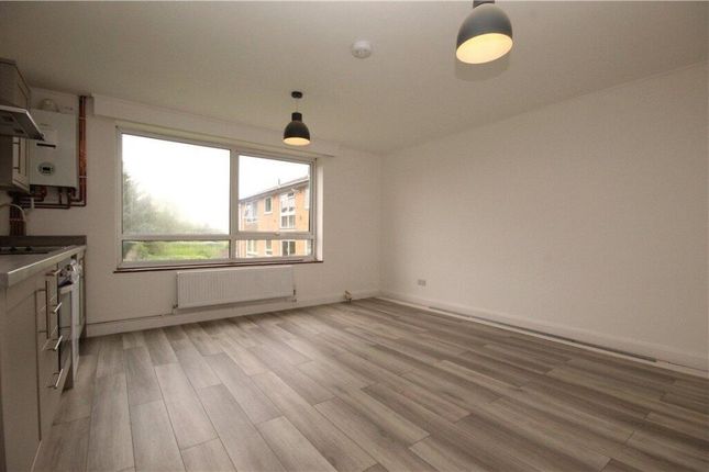 21, Wilderness Court, Guildford photo 3