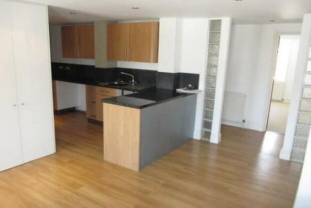 Flat to rent in New Road, Portsmouth
