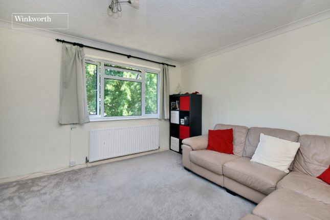 156, Ardrossan Gardens, Surrey photo 4