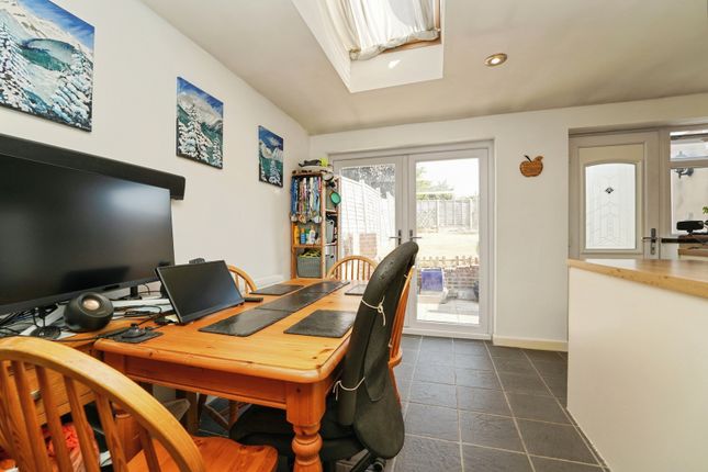 120, Warden Hill Road, Gloucestershire photo 4