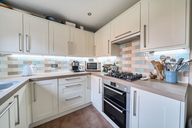 10, Alpine Road, Surrey photo 3