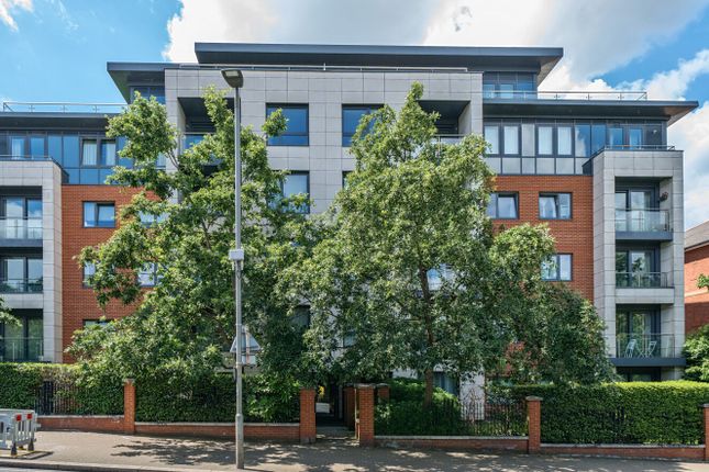 Thumbnail Flat for sale in Devonshire House, 50 Putney Hill, London
