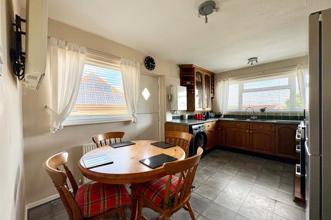 10, Highwoods Avenue, Bexhill-on-Sea photo 3