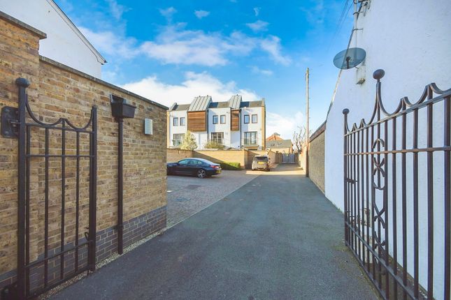 Flat for sale in Mildmay Road, Chelmsford