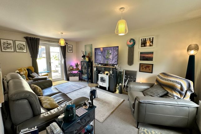 6, Walters Close, Cannock photo 2