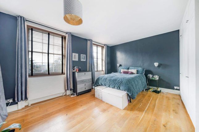 Flat for sale in Wilmington Square, London