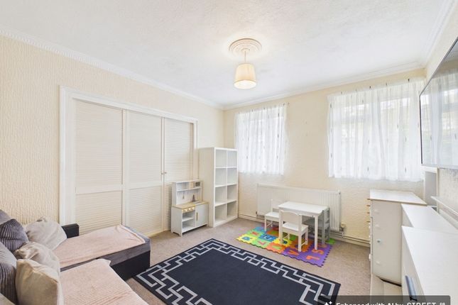 15 Buckton Road, Borehamwood photo 3
