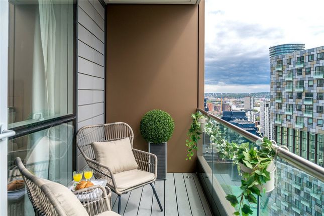 Flat 2507, Maine Tower, Harbour Way, London photo 4