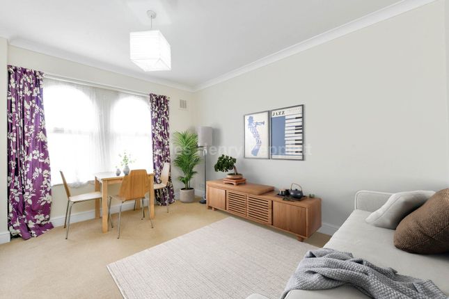 Flat to rent in Yerbury Road, Tufnell Park