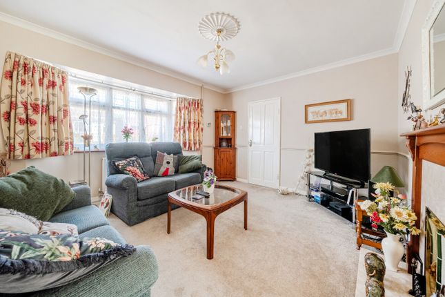 133, Lime Grove, Surrey photo 2