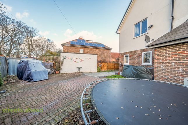 104, Haslemere Avenue, Surrey photo 4