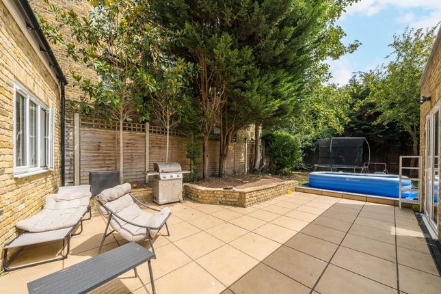 Flat A, 53, Magdalen Road, London photo 4